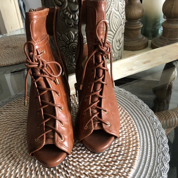 Gianni Bini Tan Leather Ankle bootie SZ 6 - Picture 10 of 11